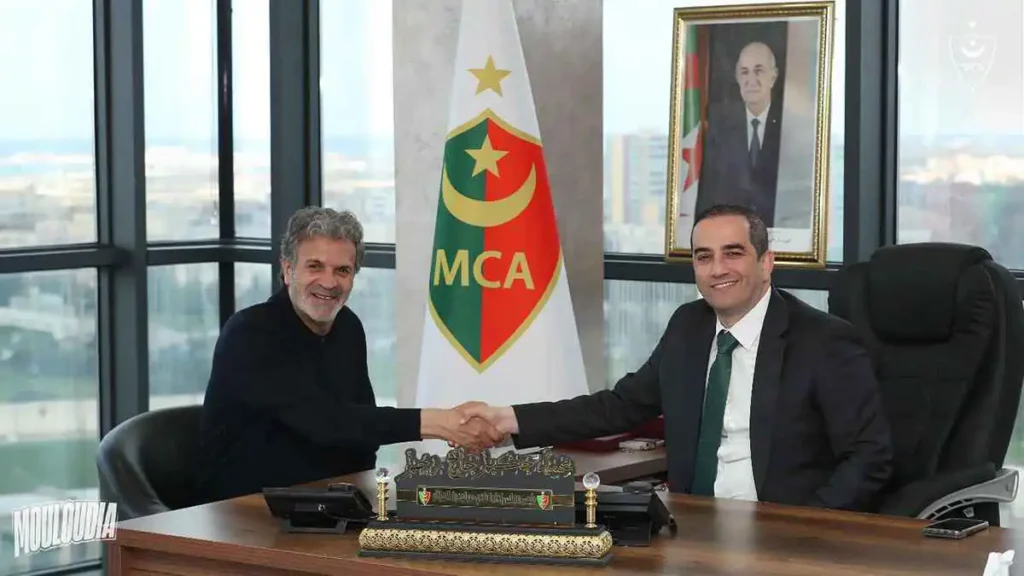 مولودية الجزائر يعلن عودة بن يحيى خلفًا لموكوينا المستقيل