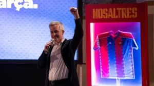 فونت يتهم لابورتا بالترهيب ويطالب ميسي بتوضيح الرحيل