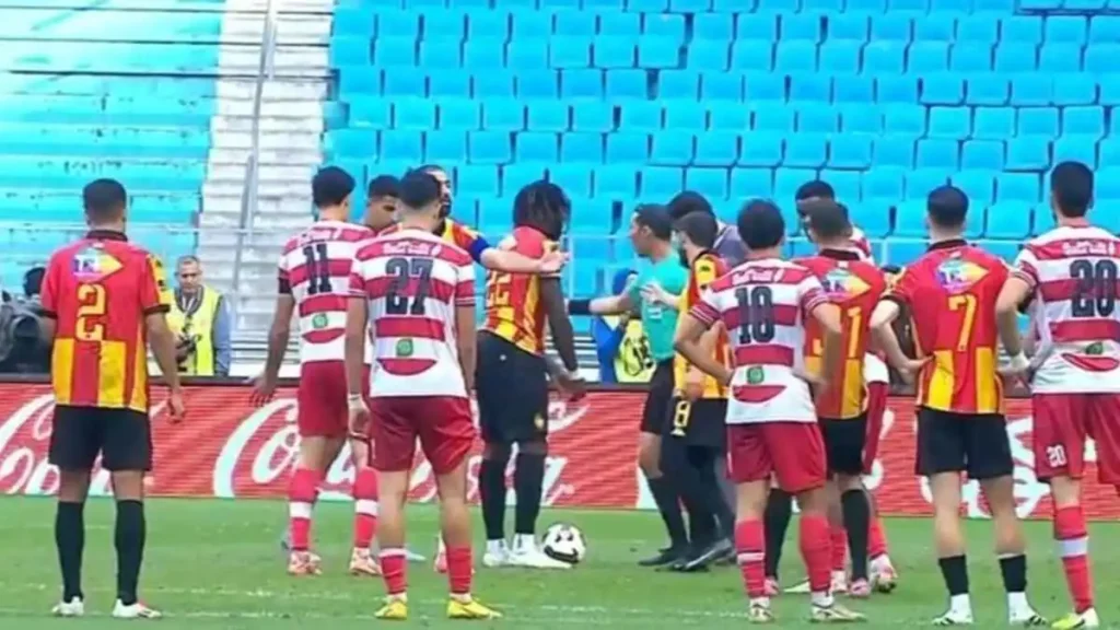 الاتحاد التونسي يوقف 16 حكمًا بسبب "أخطاء تحكيمية"!