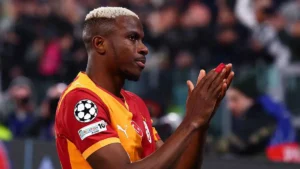 أوسيمين يختار البقاء بأوروبا ويرفض عروض الدوري السعودي