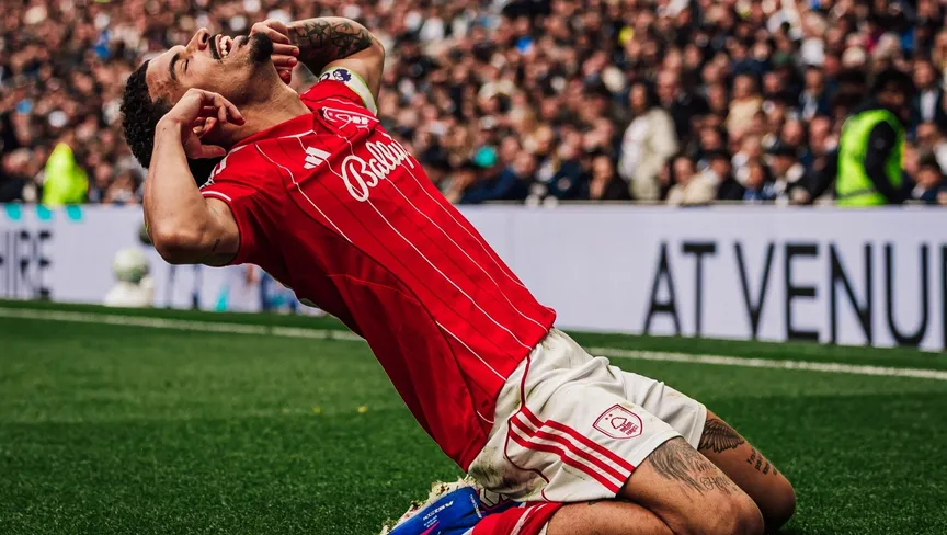 نوتنغهام فورست يهزم توتنهام بثلاثية ويصعد ترتيبه بالدوري