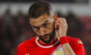 أياكس يدرس إعادة زياش، والخليج يترقب وضعه.