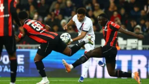 باريس سان جيرمان يسحق نيس برباعية ويستعيد الصدارة