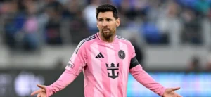 أطفال يحرقون قمصان ميسي في إيران بسبب زيارة ترامب