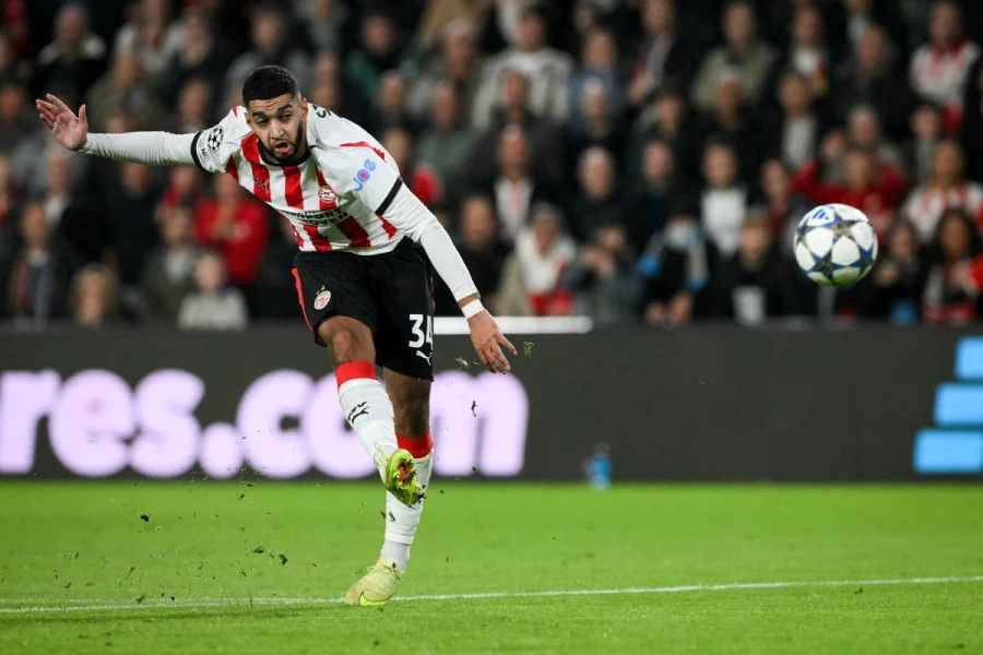 أيندهوفن يخسر أمام طيلستار بوجود صلاح الدين وصيباري