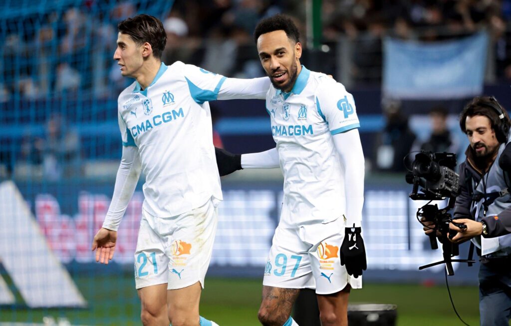 أوباميانغ يدعم أكرد بعد العملية الجراحية برسالة مساندة