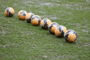 لاعب يطعن بمنطقة حساسة بعد شجار بمباراة فرنسية