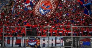 "أولتراس شارك" يقاطع مباراة الكوكب المراكشي تجنبًا للمشاكل.