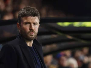 كاريك: ضغوط قيادة مانشستر يونايتد تفوق التوقعات