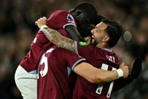 وست هام يسحق وولفرهامبتون برباعية نظيفة في الدوري الإنجليزي