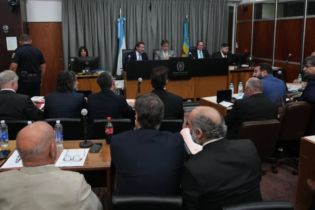 الأرجنتين: محاكمة جديدة بوفاة مارادونا تبدأ مجددًا