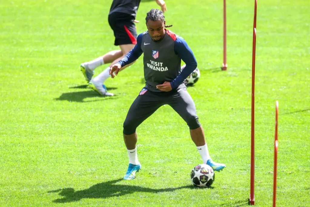 ضربة موجعة لسيميوني قبل مواجهة آرسنال في دوري الأبطال