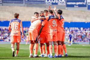 برشلونة يفوز على خيتافي 2-0 ويقترب من لقب الليغا