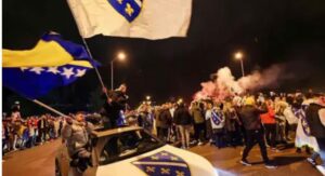 البوسنة تقصي إيطاليا وتتأهل لكأس العالم وسط احتفالات.