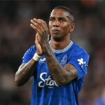 آشلي يونغ يضع حدًا لمسيرته الكروية مع إبسويتش