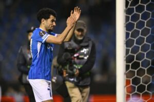 نيوكاسل يستهدف المغربي الواحدي لتقوية الدفاع