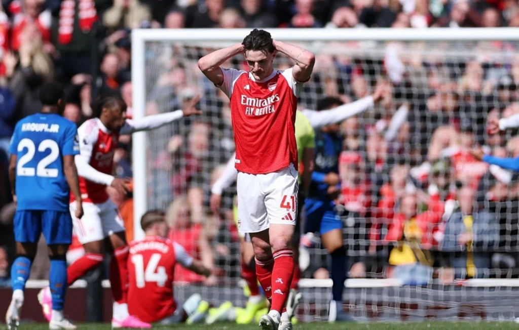 مشجع أوغندي يقاضي آرسنال بسبب سوء النتائج