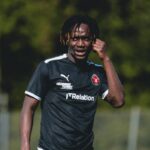 حادث صادم.. لاعب يتعرض للطعن بالقرب من مقر ناديه!