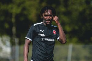 حادث صادم.. لاعب يتعرض للطعن بالقرب من مقر ناديه!