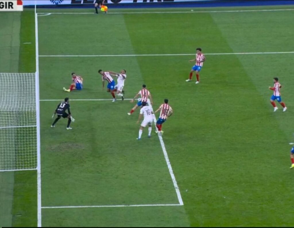 ريال مدريد يتهم التحكيم بالظلم بعد مباراته بالدوري الإسباني