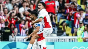 الواحدي المغربي يتألق بأرقام مميزة وينافس حكيمي.