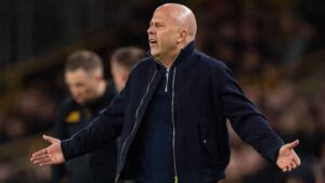 سلوت يعلق على إقصاء ليفربول من دوري الأبطال أمام باريس