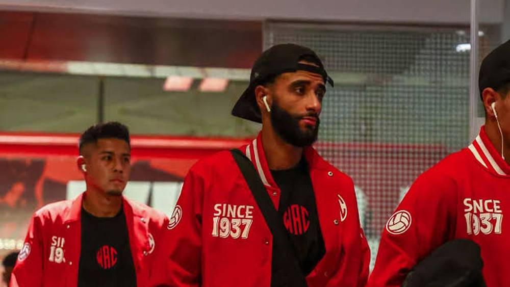 بعثة الوداد تشد الرحال إلى مراكش قبل لقاء الكوكب