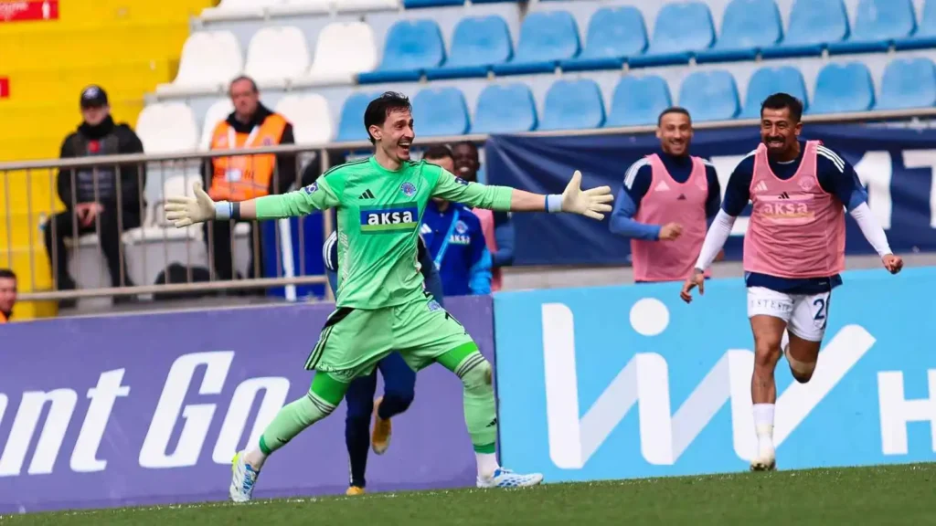 حارس مرمى قاسم باشا يسجل هدفًا من 75 مترًا بالدوري التركي