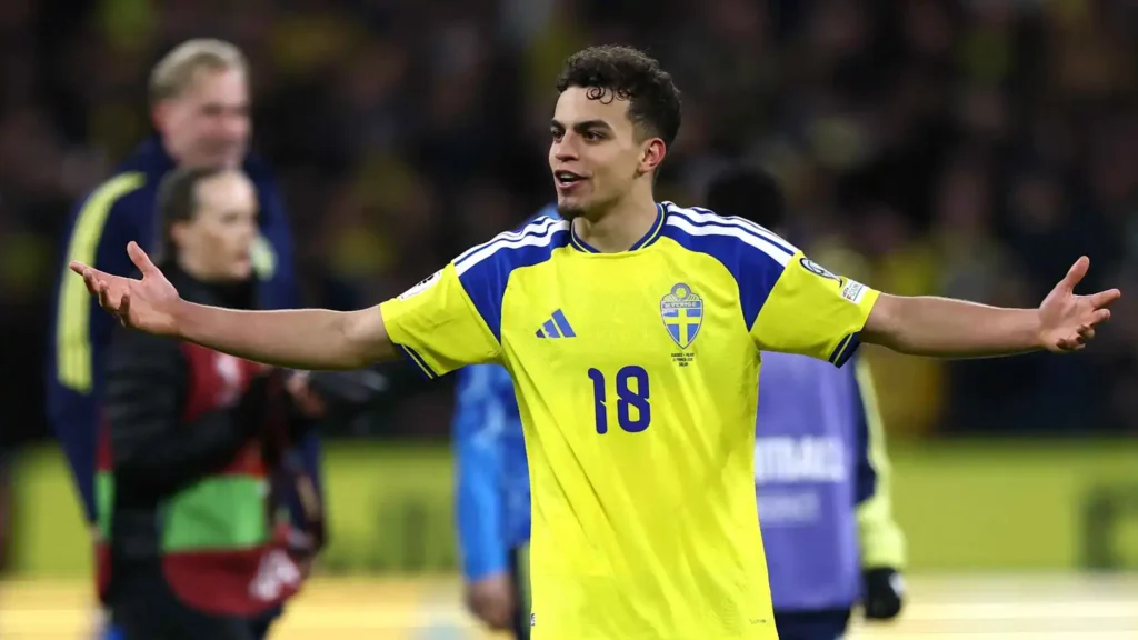 السويد تتأهل للمونديال بفضل العياري وتواجه تونس.