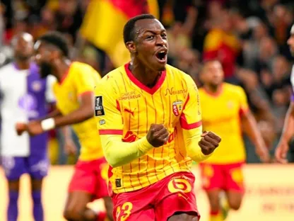 سعود عبد الحميد يسجل ويقود لانس للفوز على تولوز