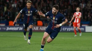 حكيمي يصنع هدفاً ويقود باريس سان جيرمان للفوز على بايرن ميونيخ في ليلة أوروبية مجنونة