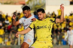 نهضة بركان يتعادل مع المغرب الفاسي ويواصل المنافسة بالدوري