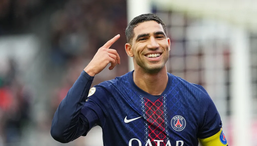 حكيمي وإنريكي يظهران سويًا في مؤتمر ليفربول