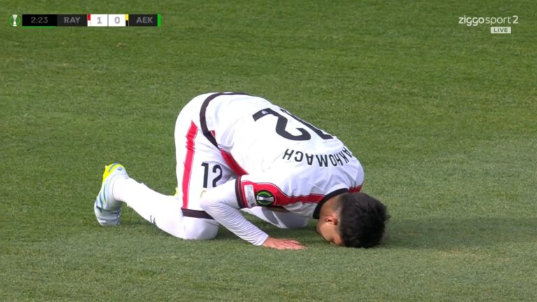 أخوماش يعلق على الهتافات العنصرية في الملاعب الإسبانية