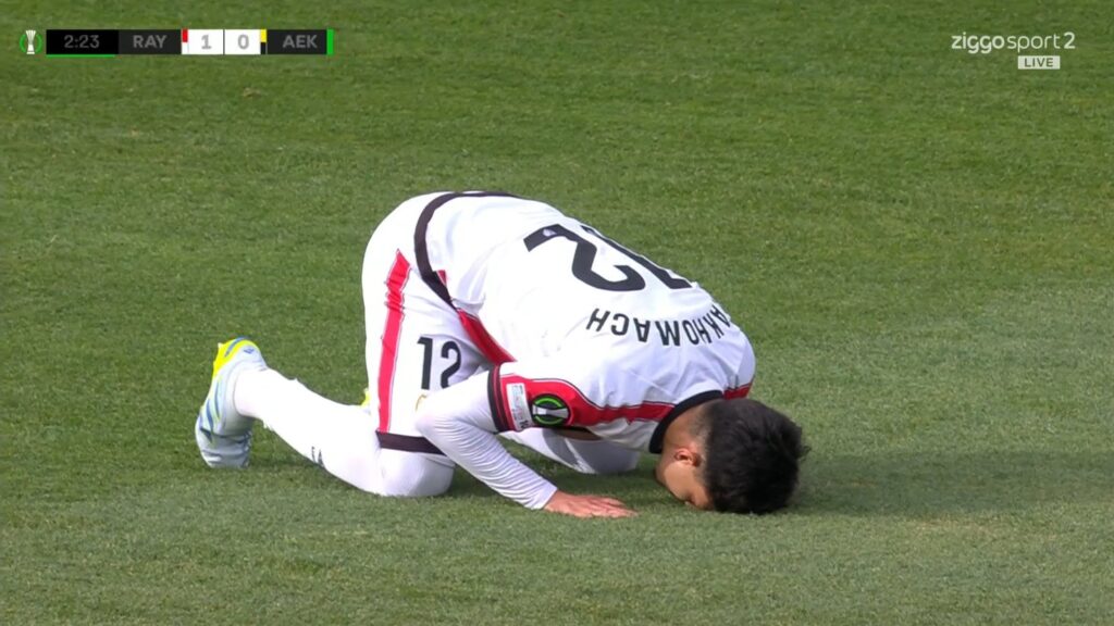 إلياس أخوماش يسجل هدفًا رائعًا في دوري المؤتمر الأوروبي