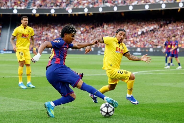 برشلونة يكتسح إسبانيول 4-1 ويعزز صدارة الليغا