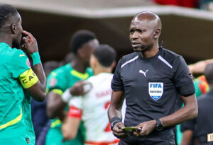 فيفا يستبعد حكم نهائي أمم أفريقيا من مونديال 2026