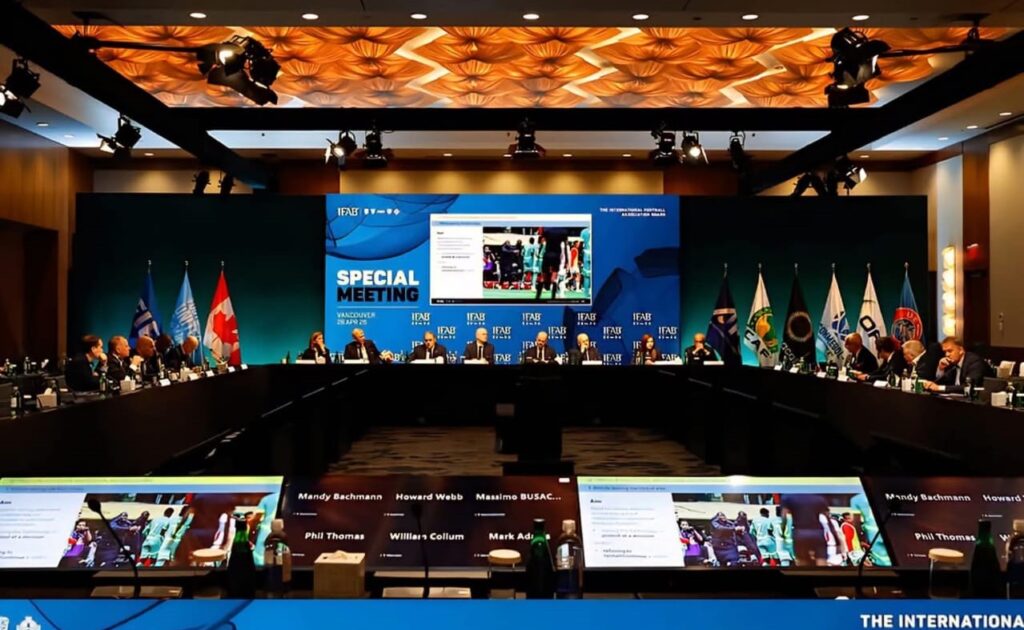 قبل إقرار قوانين صارمة.. الفيفا يستحضر صورًا ومقاطع فيديو لانسحاب السنغال في اجتماع هام