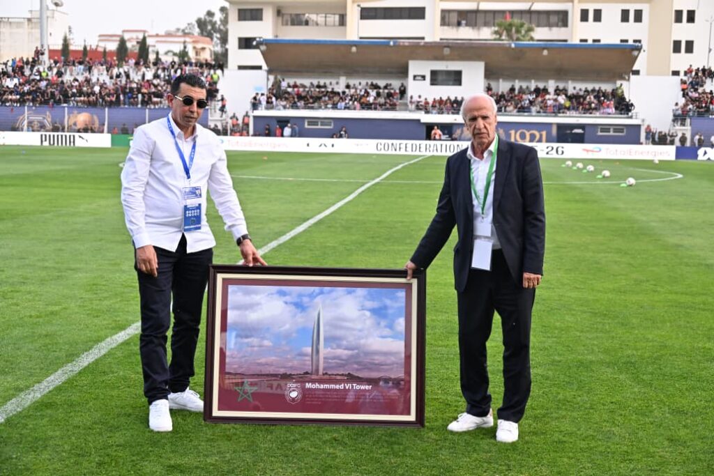 رئيس أسفي يهدي صورة برج محمد السادس لرئيس اتحاد العاصمة