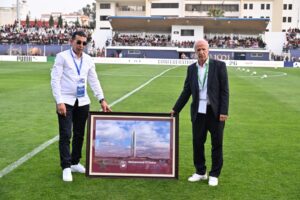 رئيس أسفي يهدي صورة برج محمد السادس لرئيس اتحاد العاصمة