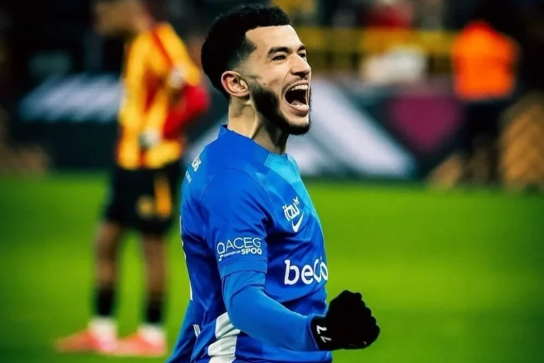 مدرب غينك البلجيكي ينهال بالمديح على زكرياء الواحدي