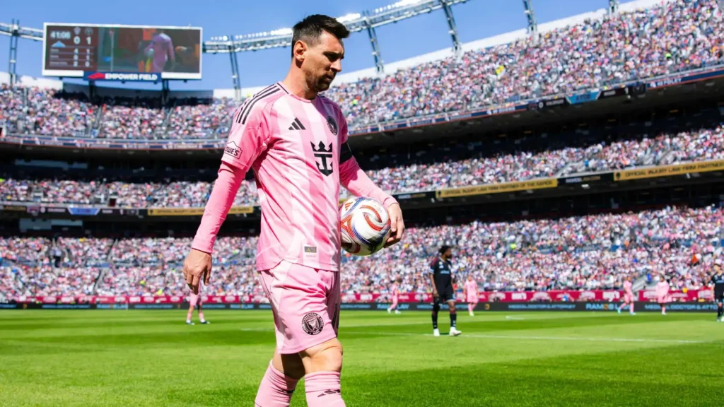 ميسي يقود إنتر ميامي لفوز مثير في الدوري الأمريكي