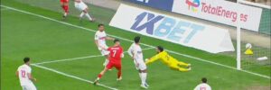 "VAR" يلغي هدفًا لبلوزداد ويمنح الزمالك أفضلية مثيرة.