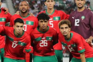 مارسيليا يعلن استهداف ضم لاعب إيفرتون المغربي أزنو