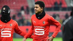 دورتموند الألماني يستهدف التعاقد مع المدافع المغربي آيت بودلال