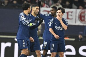 حكيمي يقود التشكيلة الأساسية لفريق باريس سان جيرمان أمام بايرن