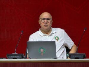 فتحي جمال يعلن عن دمج التجارب الكروية في تطوير التكوين المغربي