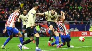 برشلونة يشكو "طول عشب" الميتروبوليتانو لـ "اليويفا"