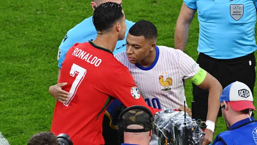 مبابي يستنجد بكريستيانو رونالدو لتجاوز أزمة ريال مدريد