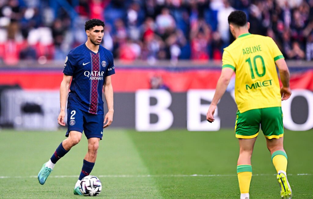 حكيمي يتألق بتمريرة حاسمة في مباراة باريس سان جيرمان ونانت (فيديو)